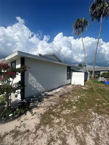 7582-7586 Carrier RD, Fort Myers, FL 33967