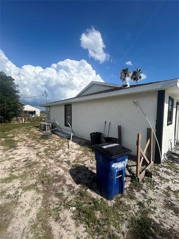7582-7586 Carrier RD, Fort Myers, FL 33967