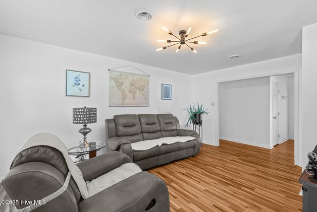 415 Shamrock Drive, Jacksonville, NC 28540