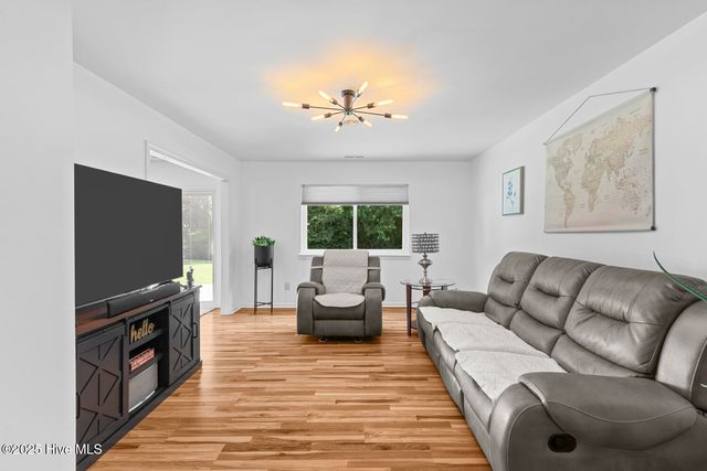 415 Shamrock Drive, Jacksonville, NC 28540