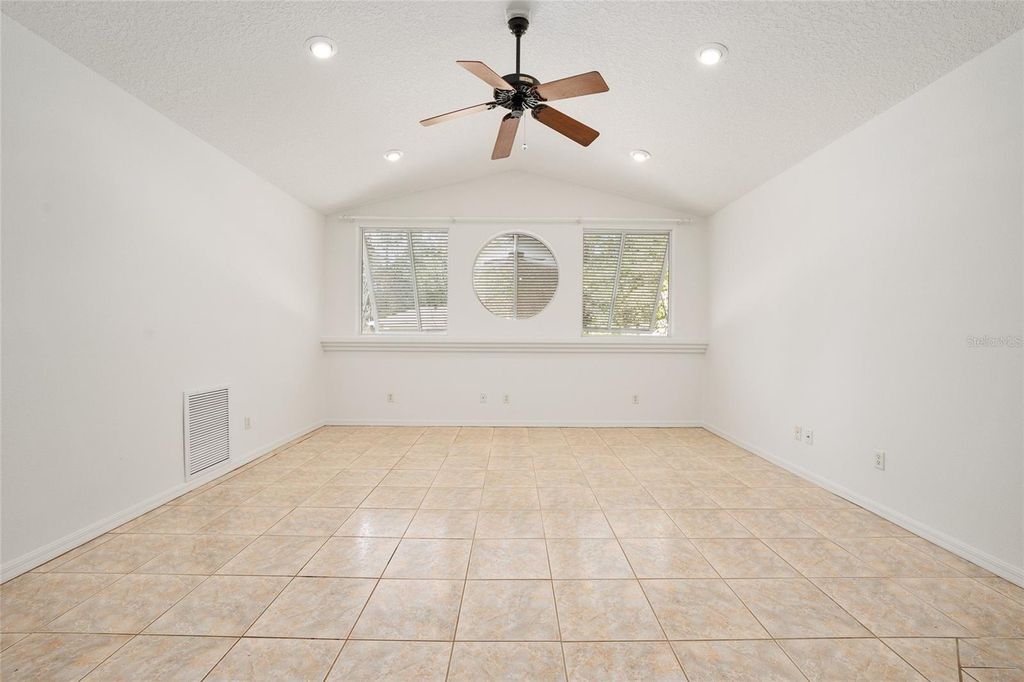 Image 11 of property listing at 7974 SW 181ST CIRCLE, Dunnellon, FL 34432