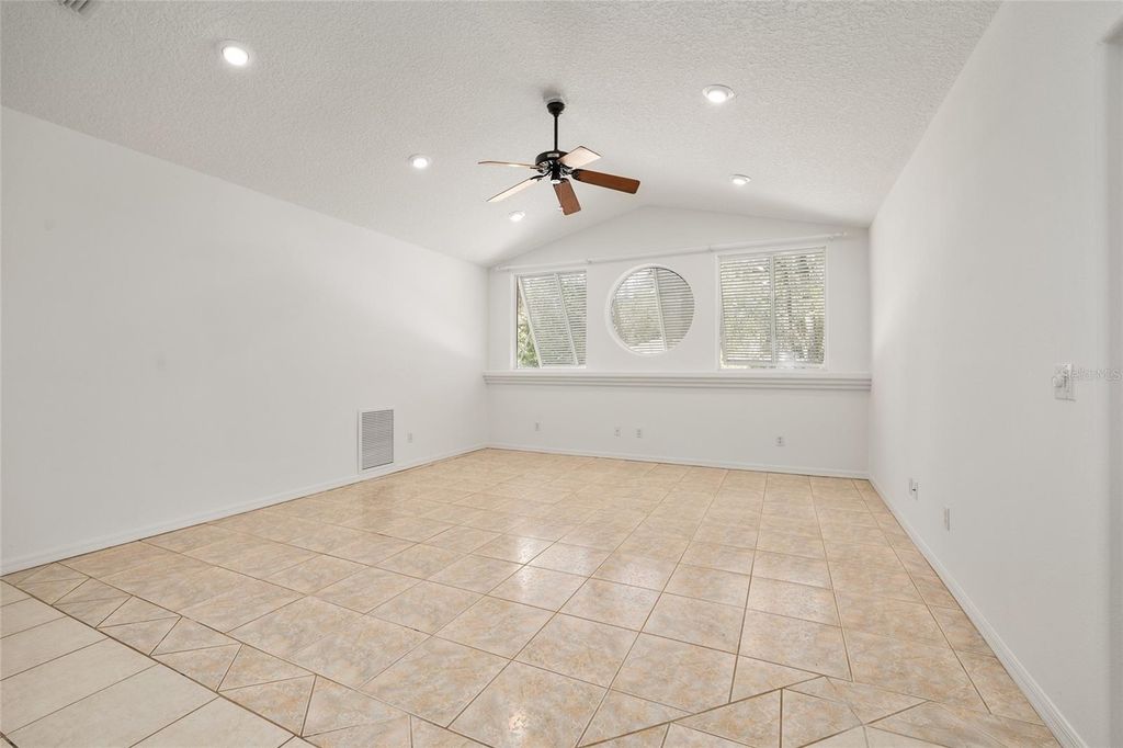Image 12 of property listing at 7974 SW 181ST CIRCLE, Dunnellon, FL 34432