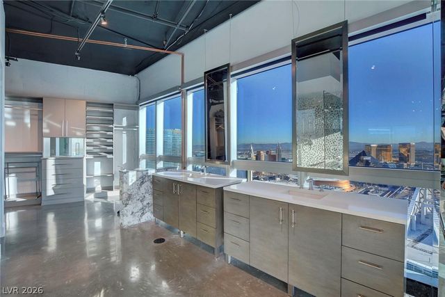 4471 DEAN MARTIN Drive 4300, Las Vegas, NV 89103