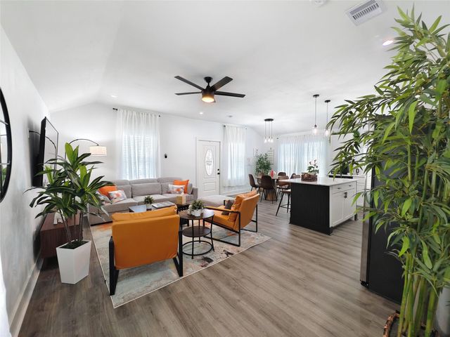 4409 Mckinley Street, Houston, TX 77051