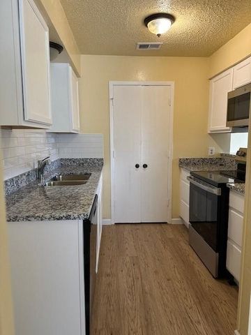 4200 Wingrove Drive, Arlington, TX 76015