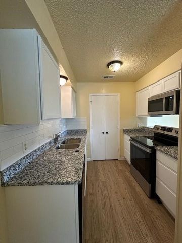 4200 Wingrove Drive, Arlington, TX 76015