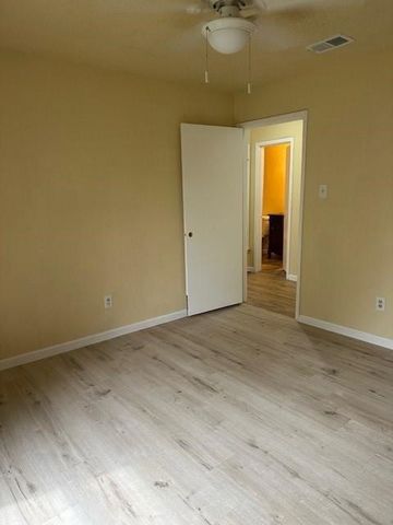 4200 Wingrove Drive, Arlington, TX 76015