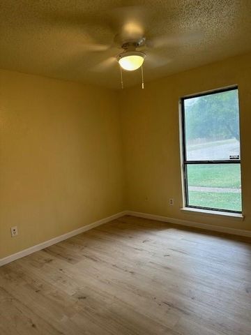 4200 Wingrove Drive, Arlington, TX 76015