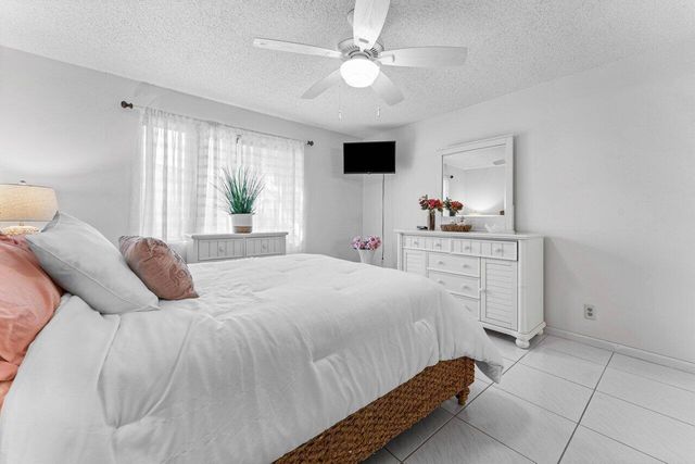 10 Via De Casas Sur 104, Boynton Beach, FL 33426
