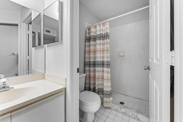 10 Via De Casas Sur 104, Boynton Beach, FL 33426