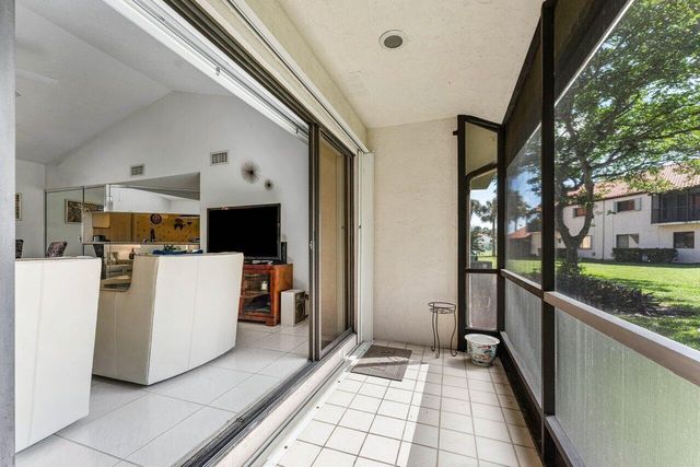 10 Via De Casas Sur 104, Boynton Beach, FL 33426