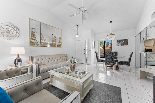 10 Via De Casas Sur 104, Boynton Beach, FL 33426