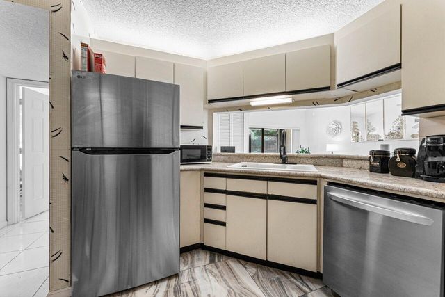 10 Via De Casas Sur 104, Boynton Beach, FL 33426
