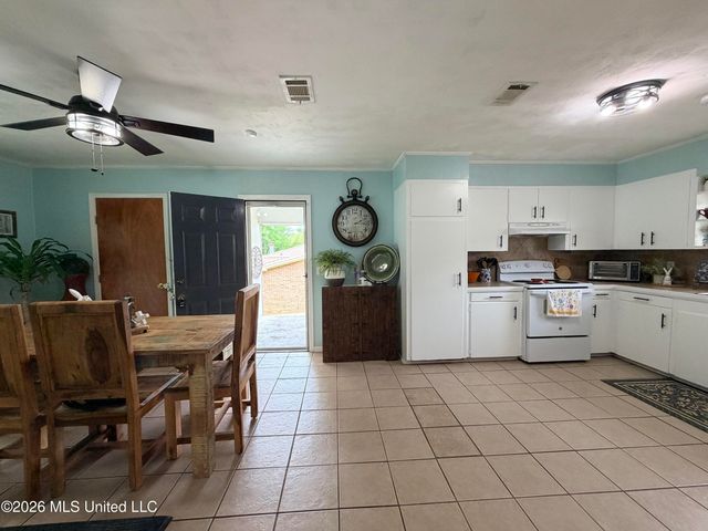 502 NW Kennedy Drive, Magee, MS 39111