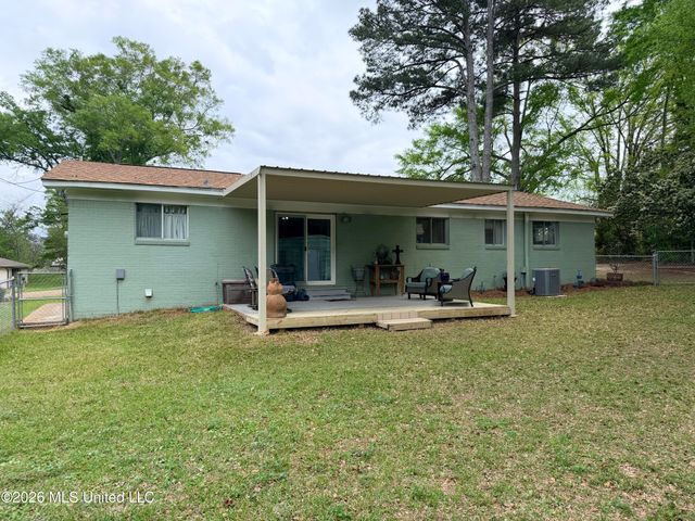 502 NW Kennedy Drive, Magee, MS 39111