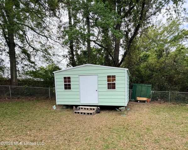 502 NW Kennedy Drive, Magee, MS 39111