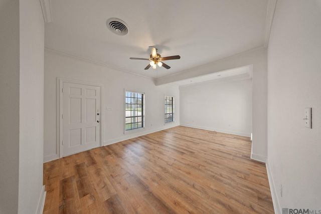 159 6th St, Port Allen, LA 70767