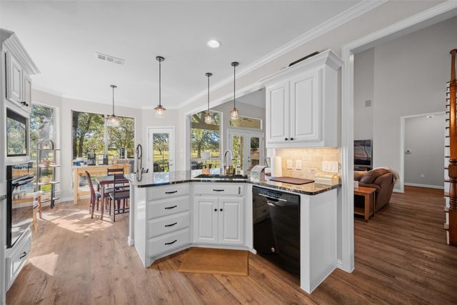 519 Runaway Bay Drive, Runaway Bay, TX 76426