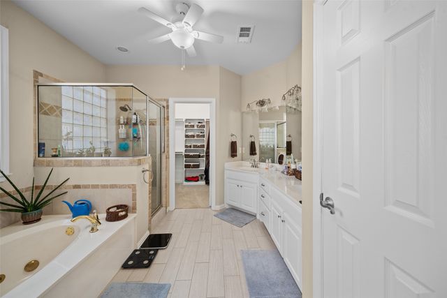 519 Runaway Bay Drive, Runaway Bay, TX 76426