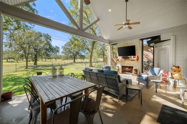 519 Runaway Bay Drive, Runaway Bay, TX 76426