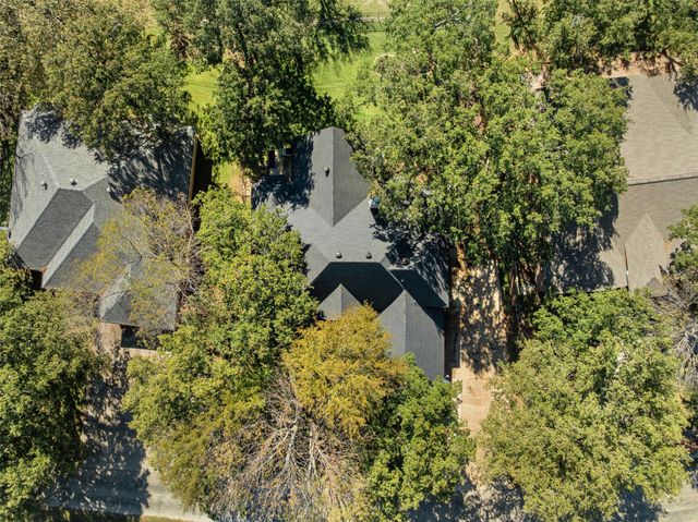 519 Runaway Bay Drive, Runaway Bay, TX 76426