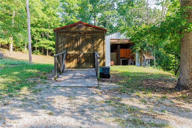 452 Marion County 3048, Yellville, AR 72687