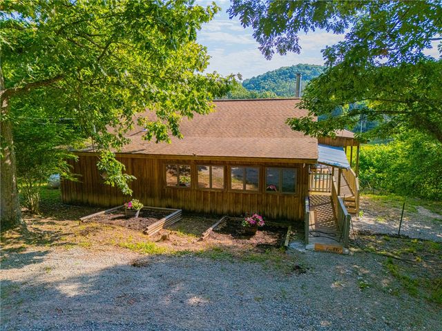 452 Marion County 3048, Yellville, AR 72687
