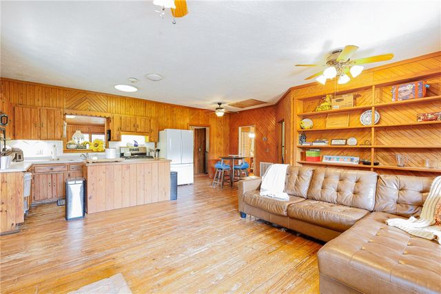 452 Marion County 3048, Yellville, AR 72687