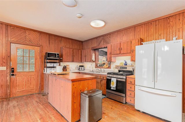 452 Marion County 3048, Yellville, AR 72687