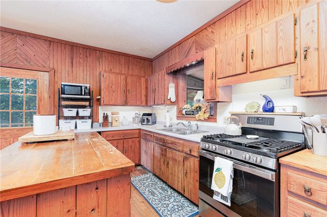 452 Marion County 3048, Yellville, AR 72687