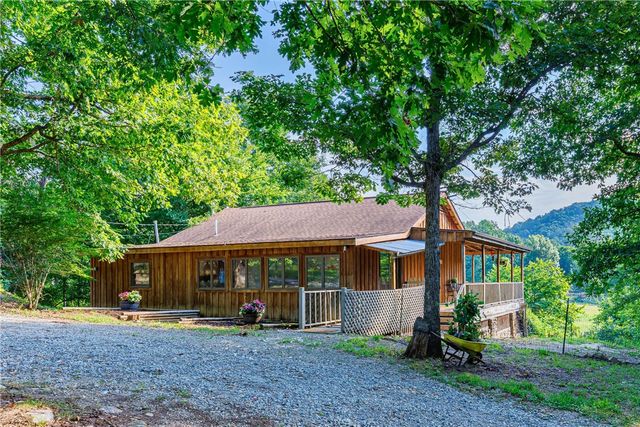 452 Marion County 3048, Yellville, AR 72687