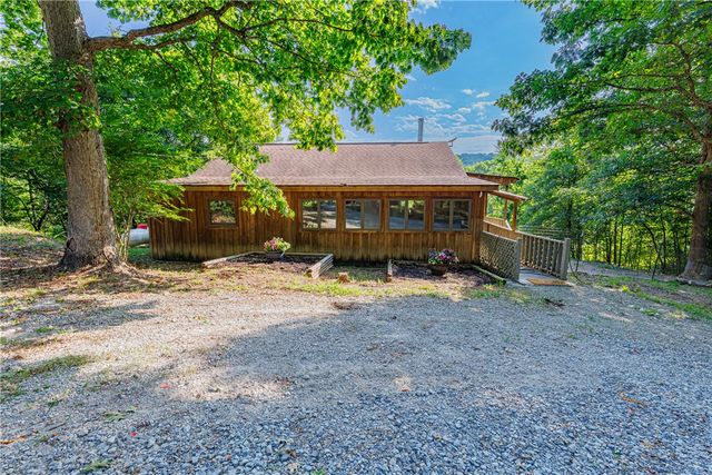 452 Marion County 3048, Yellville, AR 72687