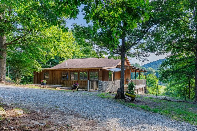 452 Marion County 3048, Yellville, AR 72687