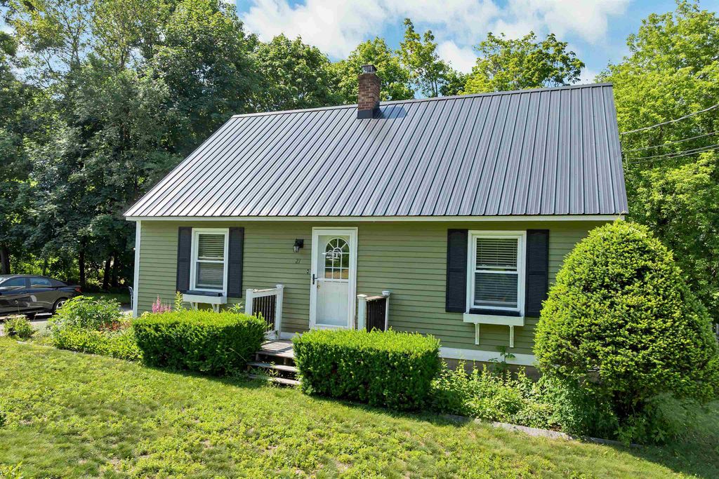 21 Spruce Street, Laconia, NH 03246