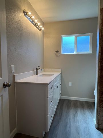 2071 W Sonoma Ave, Stockton, CA 95204