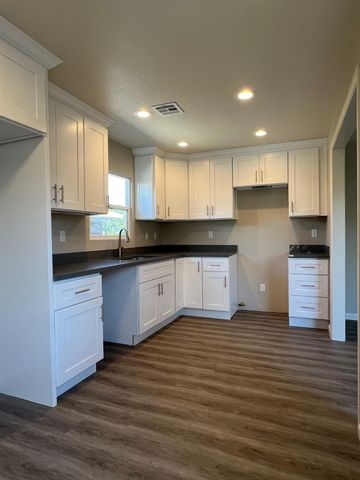 2071 W Sonoma Ave, Stockton, CA 95204