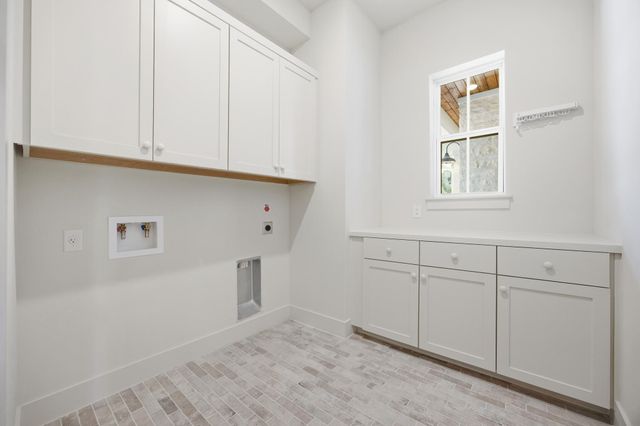 9504 Harbor DR, Jonestown, TX 78645