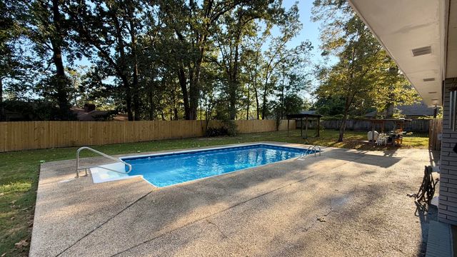 2910` Magnolia Pl, Hattiesburg, MS 39402
