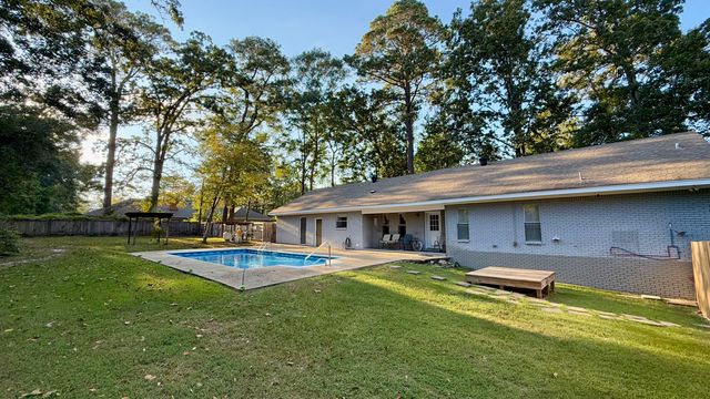 2910` Magnolia Pl, Hattiesburg, MS 39402