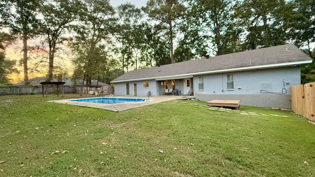 2910` Magnolia Pl, Hattiesburg, MS 39402
