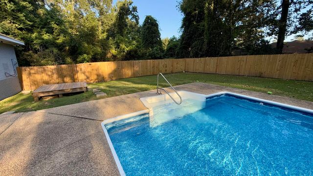 2910` Magnolia Pl, Hattiesburg, MS 39402