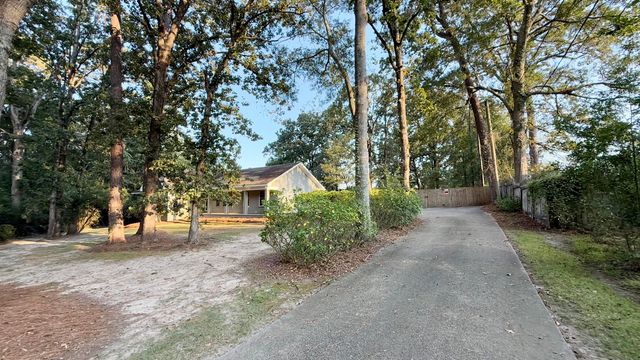 2910` Magnolia Pl, Hattiesburg, MS 39402