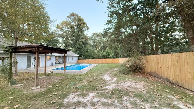 2910` Magnolia Pl, Hattiesburg, MS 39402