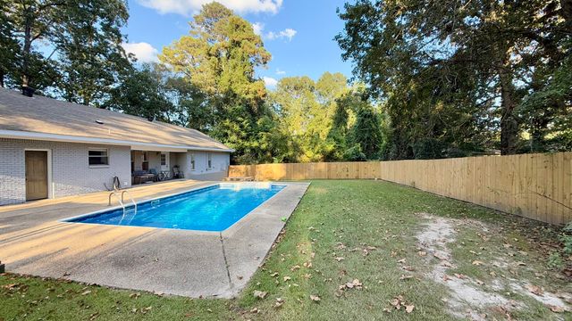 2910` Magnolia Pl, Hattiesburg, MS 39402