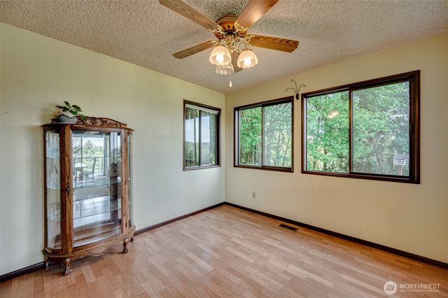 731 Carnine Road, Castle Rock, WA 98611