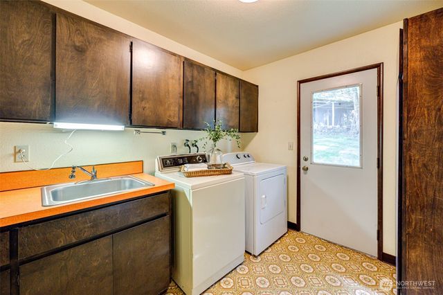 731 Carnine Road, Castle Rock, WA 98611