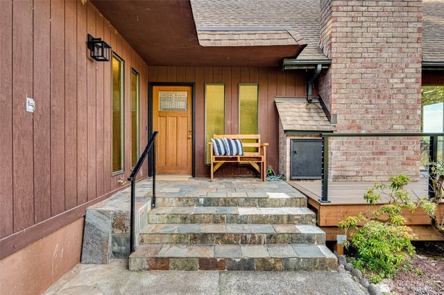 731 Carnine Road, Castle Rock, WA 98611