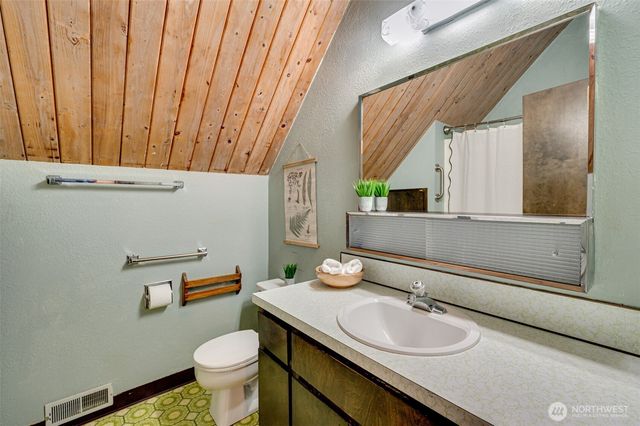 731 Carnine Road, Castle Rock, WA 98611