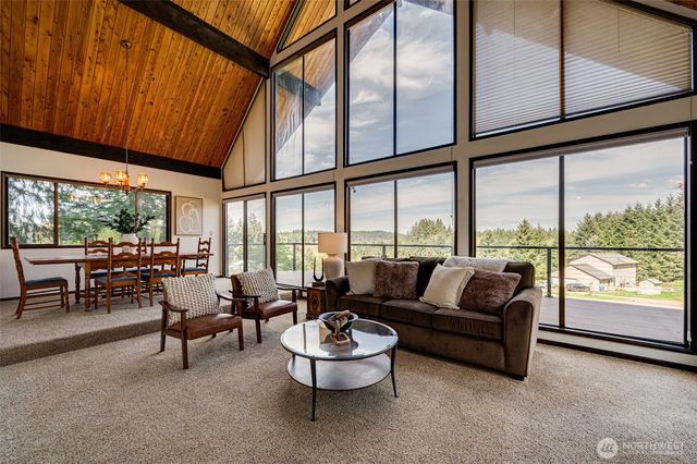 731 Carnine Road, Castle Rock, WA 98611