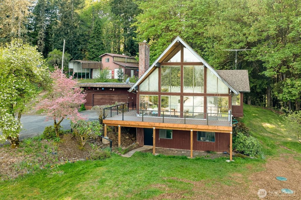 731 Carnine Road, Castle Rock, WA 98611